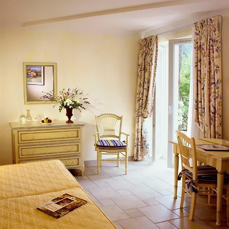 Grand Des Lecques; Bw Signature Collection Hotell